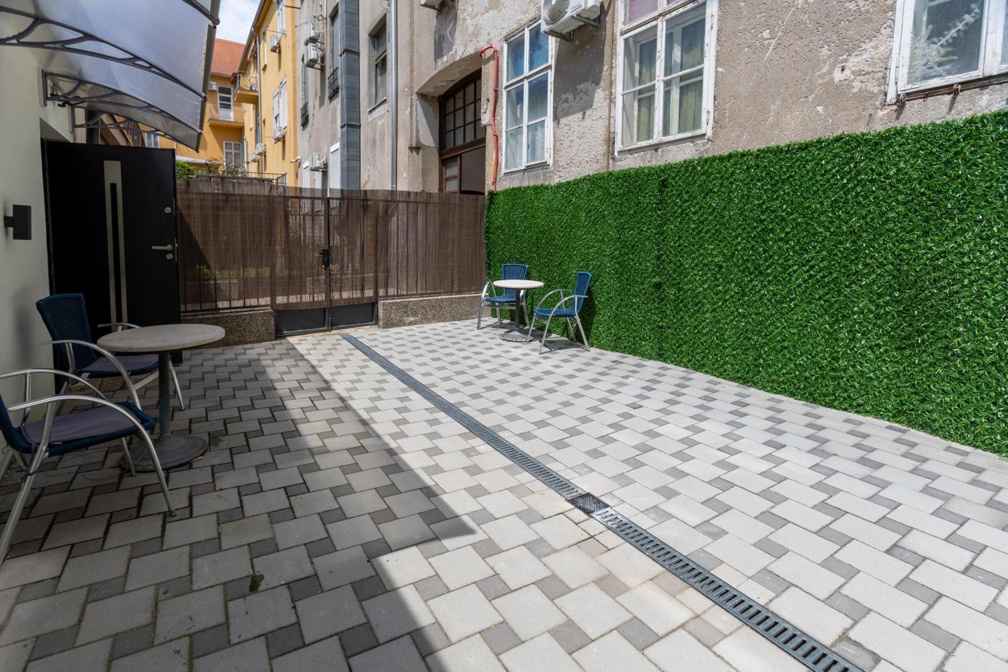 Inn The Center Zagreb Studio Apartment Екстер'єр фото